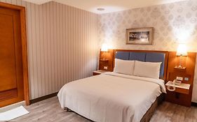 Elegance Hotel